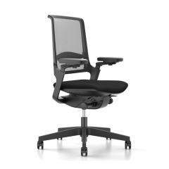 Zwarte ergonomische bureaustoel met netbespannen rugleuning