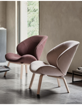 Softline Eden fauteuil, comfortabele en zachte stof, met houten poten, creme kleur
