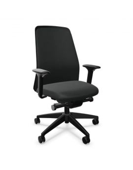 Interstuhl ergonomische bureaustoel met EN-1335 normering. Volledig zwarte stoffering en kunststof onderstel
