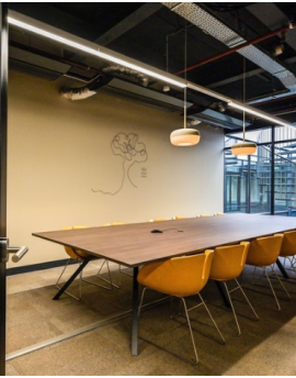 Design stoel Moroso Fjord, zwart gestoffeerde kuip met aluminium slede frame - Desko kantoorinrichting, tweedehands, refurbished