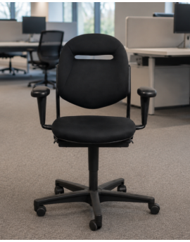Refurbished ergonomische bureaustoel in het zwart