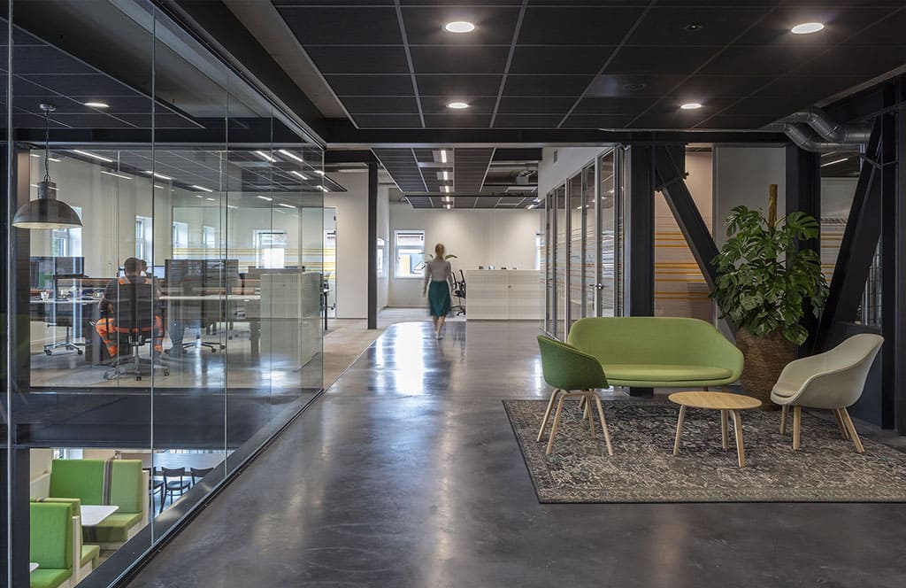 Strakke moderne kantoorinrichting | Desko